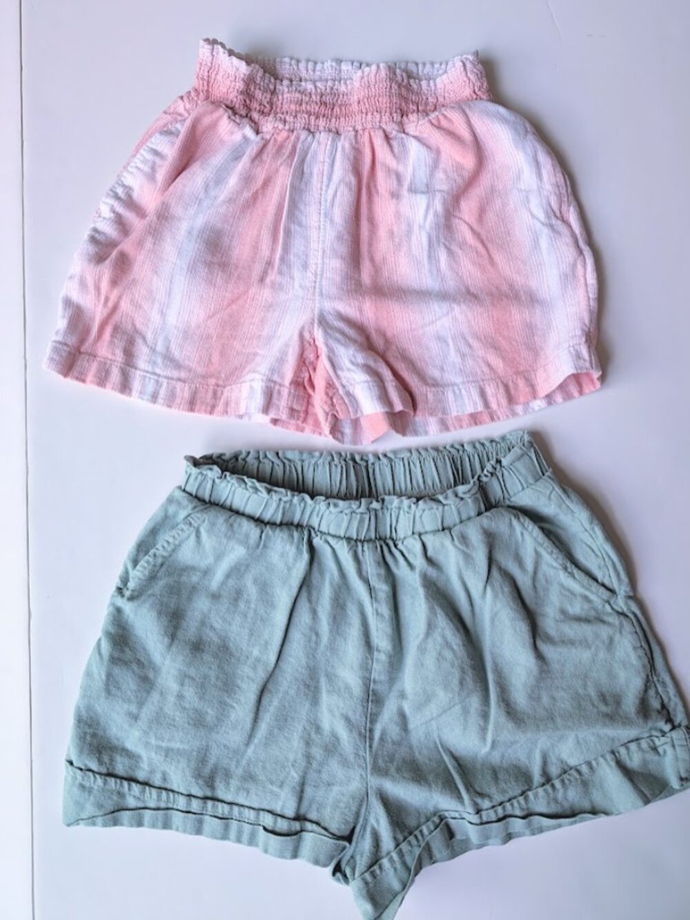 2 Wonder Nation Girls Smocked Waist Shorts Size M/L